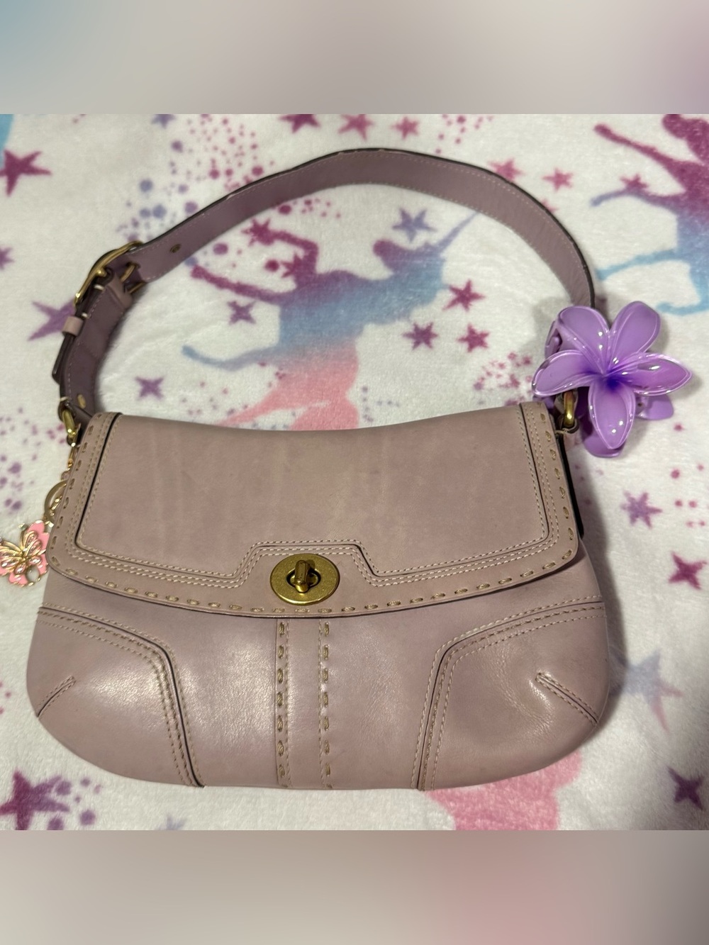Coach Hampton Shoulder Bag in Dusty Levander - Classic Turn-Lock Closure